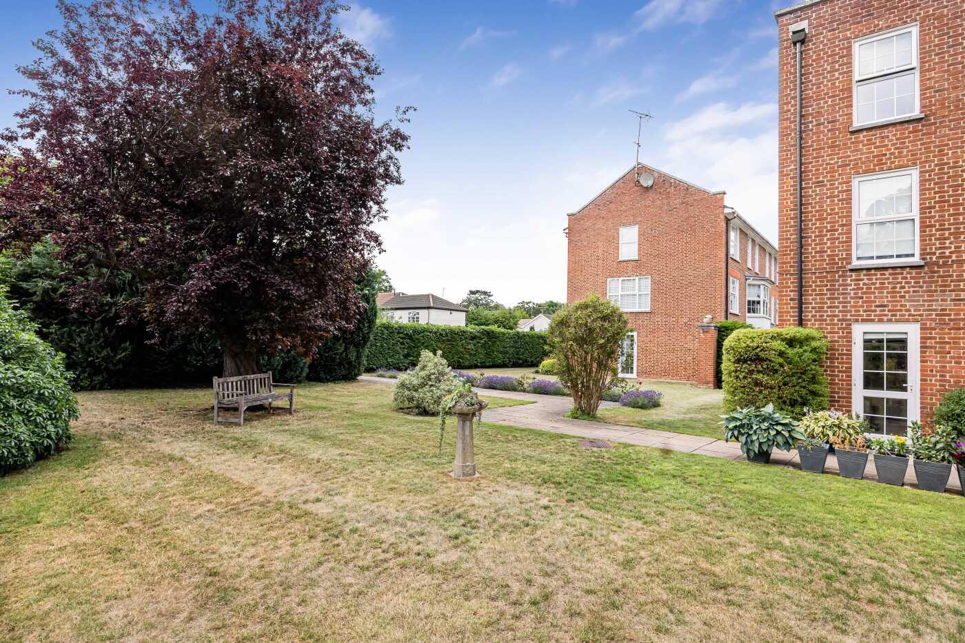 3 bed property in Phyllis Court Drive, Henley-on-Thames